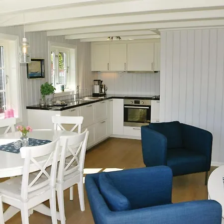 Stunning In Flekkeroy With Kitchen Ferienhaus Movik (Vest-Agder)